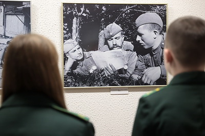 История в фотографиях и пронзающем слове. В Брестской крепости открыли две выставки к юбилею Победы