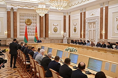 О смыслах Дня народного единства. Лукашенко проводит большую встречу с идеологическим активом и экспертами