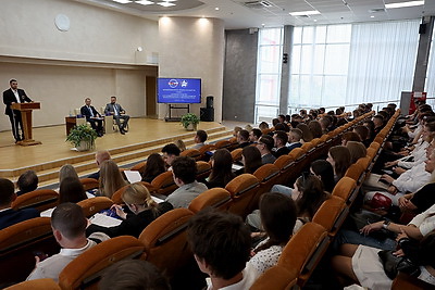\"Беречь страницы нашей истории\". В Могилеве открыли молодежный форум Союзного государства