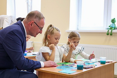 Патриотический клуб, физкультура, музыка, рисование. В Первомайском районе Минска открыли новый детсад