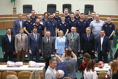Гродненских баскетболистов чествовали в облисполкоме