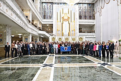 Дворец Независимости посетили молодые госслужащие