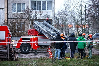 Спасатели работают на месте взрыва газа в Гомеле