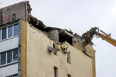 В Гомеле приступили к демонтажу верхних этажей пострадавшей при ЧС секции высотки