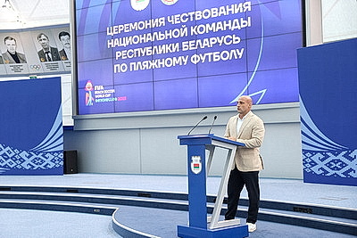 Серебряных призеров чемпионата мира по пляжному футболу чествовали в НОК Беларуси