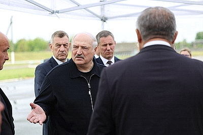 Лукашенко совершил рабочую поездку в Петриковский район