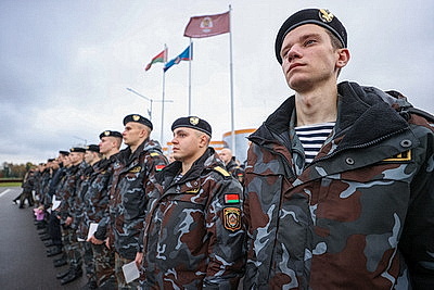 Более 50 сотрудников белорусской милиции в Горанях завоевали право ношения черного берета
