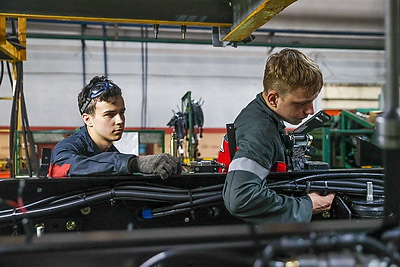 Новый опыт и проверка возможностей. Студотрядовцы работают на минских заводах