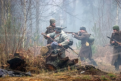 Масштабная военно-историческая реконструкция состоялась в мемориальном комплексе \"Партизанская криничка\" в Гомеле