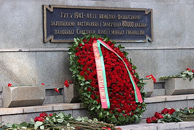 Члены Совета Республики возложили цветы в мемориальном комплексе \"Масюковщина\"