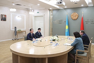 Кочанова провела встречу с послом Казахстана