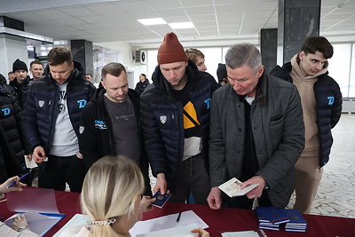 Белорусские хоккеисты проголосовали на выборах Президента