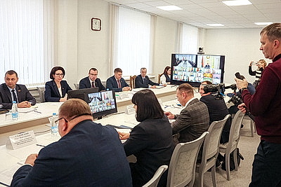 Вопросы животноводства и подготовка к посевной. Крутой посещает Могилевскую область