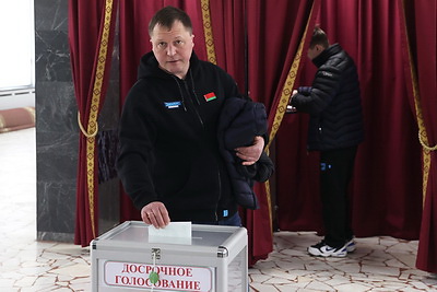 Белорусские хоккеисты проголосовали на выборах Президента