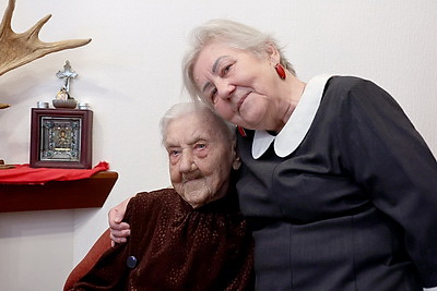 \"Чтоб никогда не видели ужасов войны\". Что пожелала всем 107-летняя минчанка Анна Громыко в свой день рождения