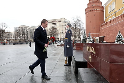 Премьер-министр Беларуси возложил венок к Могиле Неизвестного Солдата в Москве