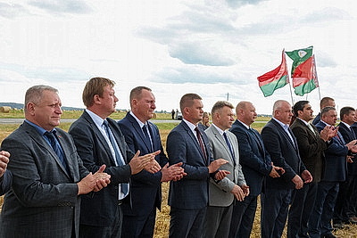 Миллионный рубеж по намолоту зерна преодолели в Могилевской области