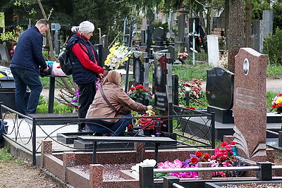 У православных верующих - Радуница