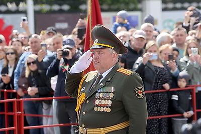Шествие поколений, военный парад. 80-й День Победы встречают в Гомеле