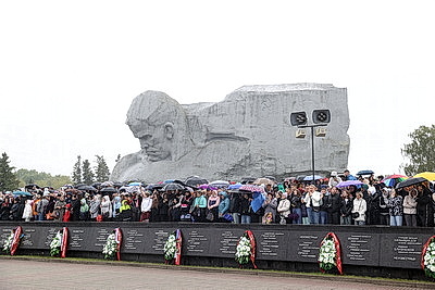 Молодое пополнение пограничников и военнослужащих внутренних войск приняли присягу в Брестской крепости