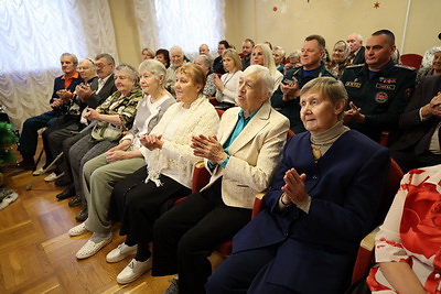 Спасатели поздравили с праздниками постояльцев пансионата \"Свiтанак\"