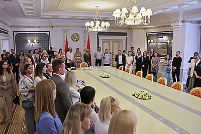 \"Такое есть не в каждой стране\". Чем Дворец Независимости впечатлил работников \"Керамина\" и КГК