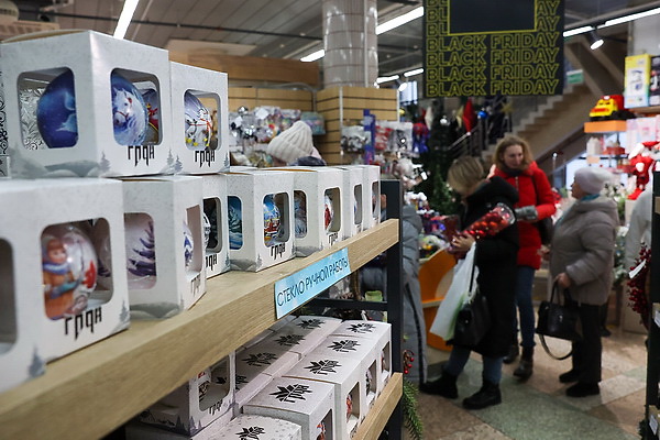 Праздничный декор и новогодние товары - магазины Могилева готовятся в Новому году