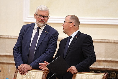 О смыслах Дня народного единства. Лукашенко проводит большую встречу с идеологическим активом и экспертами
