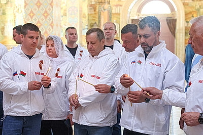 Частицы истории. Участники автопробега \"Дорогами Победы\" заложили в Минске 11 капсул с землей из городов-героев