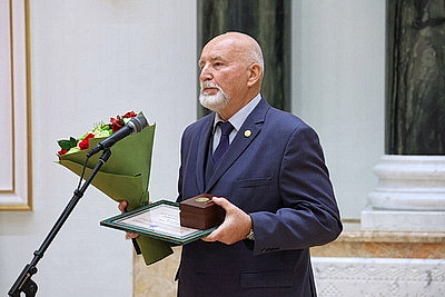 Лукашенко вручил награды заслуженным аграриям Беларуси