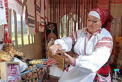 Пешеходная превратилась в творческую. На центральной улице Молодечно народные мастера показали лучшие работы