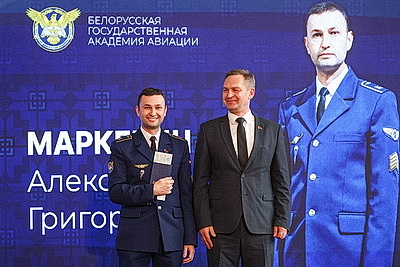 Впервые в истории. Выпускникам Белорусской академии авиации вручили лицензии пилотов