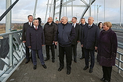 Лукашенко в Мозыре открыл обновленный мост через Припять