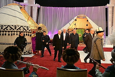 Лидеры стран ОДКБ ознакомились с экспозицией в национальном колорите