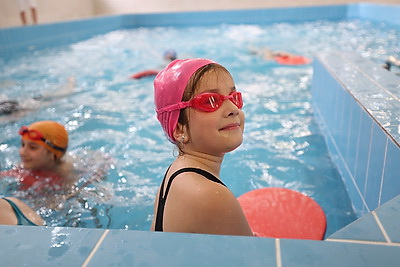 Железнодорожный класс и шикарная спортивная база. Новую школу открыли в Минске