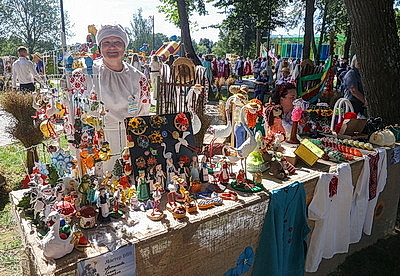 \"Льняная карусель\" закружила в Корме