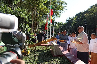 Высадка дерева удачи и храмовый комплекс Будды. Визит Лукашенко в Мьянму завершился культурной программой