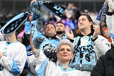 Хоккеисты \"Динамо\" разгромили московских одноклубников