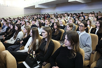 В Международном университете \"МИТСО\" представили книгу \"Суперпозиция. Параллельные миры\"
