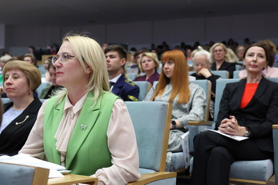 \"Любите свою семью\". Караник о роли традиционных семейных ценностей в укреплении глобальной безопасности