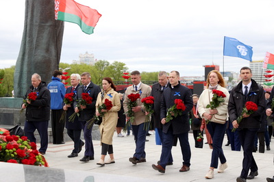 В праздник Первомая состоялось возложение цветов к стеле \"Минск - город-герой\"