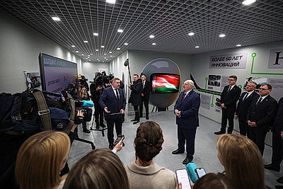 Лукашенко на \"Горизонте\" дал официальный старт массовому роботизированному производству телевизоров с ИИ