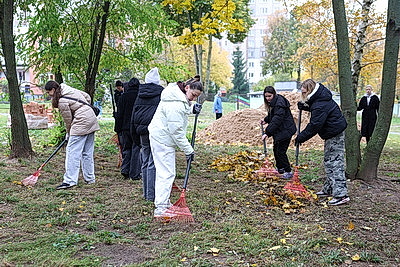 Чтобы улицы города стали чище: жители Минска и Могилева приняли участие в субботнике