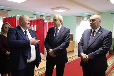 Сергеенко посетил избирательные участки в Докшицах