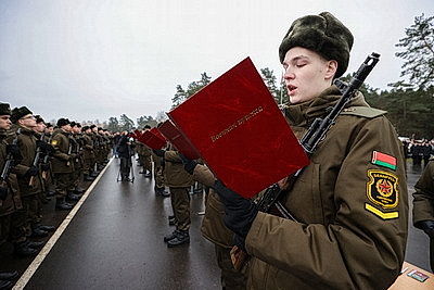 Начало освоения военной науки. Около 2,4 тыс. новобранцев приняли присягу в 72-м учебном центре