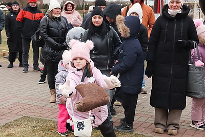 Сотни семей собрались на \"Новогодней круговерти\" в Могилеве