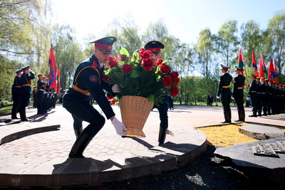 В Минске возложили цветы к памятным знакам \"Ахвярам Чарнобыля\" и \"Камень мира Хиросимы\"