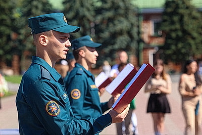 Молодые сотрудники МЧС приняли присягу в Брестской крепости
