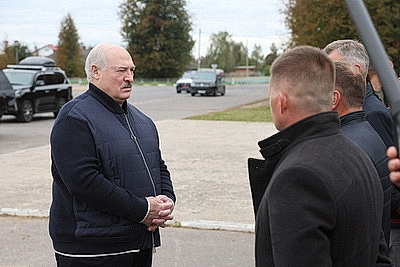 Лукашенко совершил рабочую поездку в Шкловский район