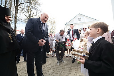 Лукашенко на Пасху посетил Свято-Покровский храм в Толочине
